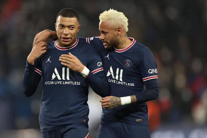 博涅克：莱万是过去二三十年里世界上最好的九号球员（博涅克：莱万堪称近二三十年世界最佳中锋）