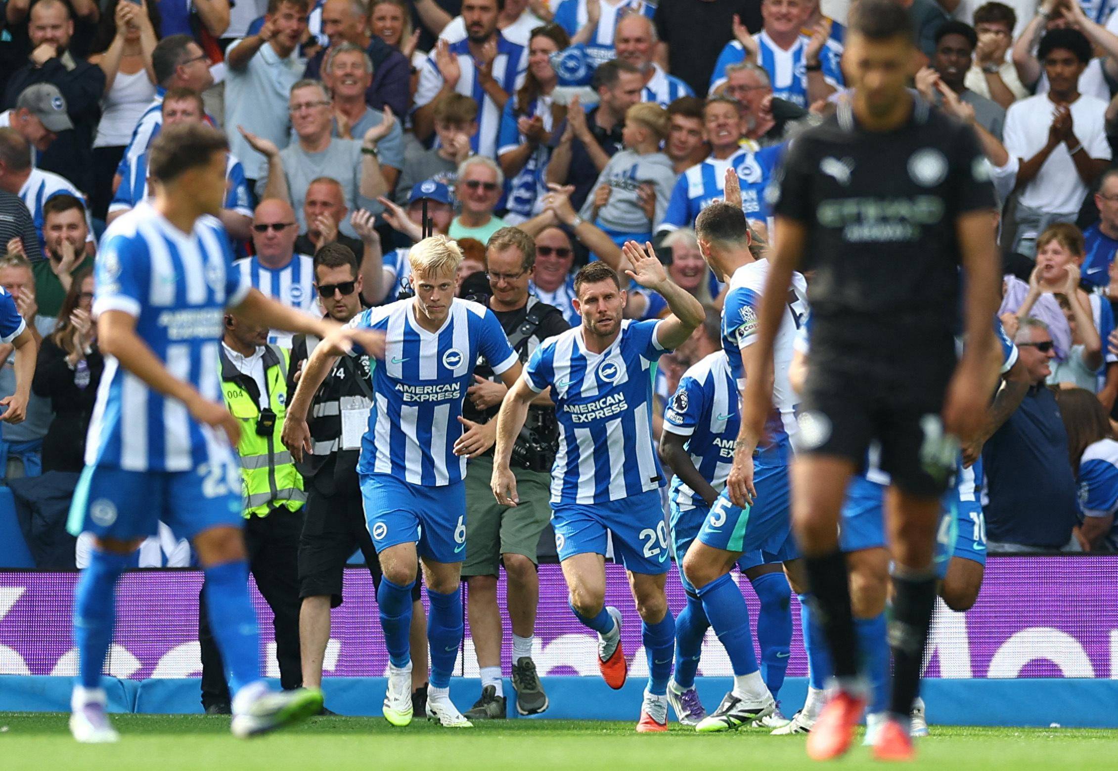 随着皇马3-0，西甲最新积分榜出炉：皇马紧咬领头羊（皇马3-0取胜，西甲积分榜更新：紧追领头羊）