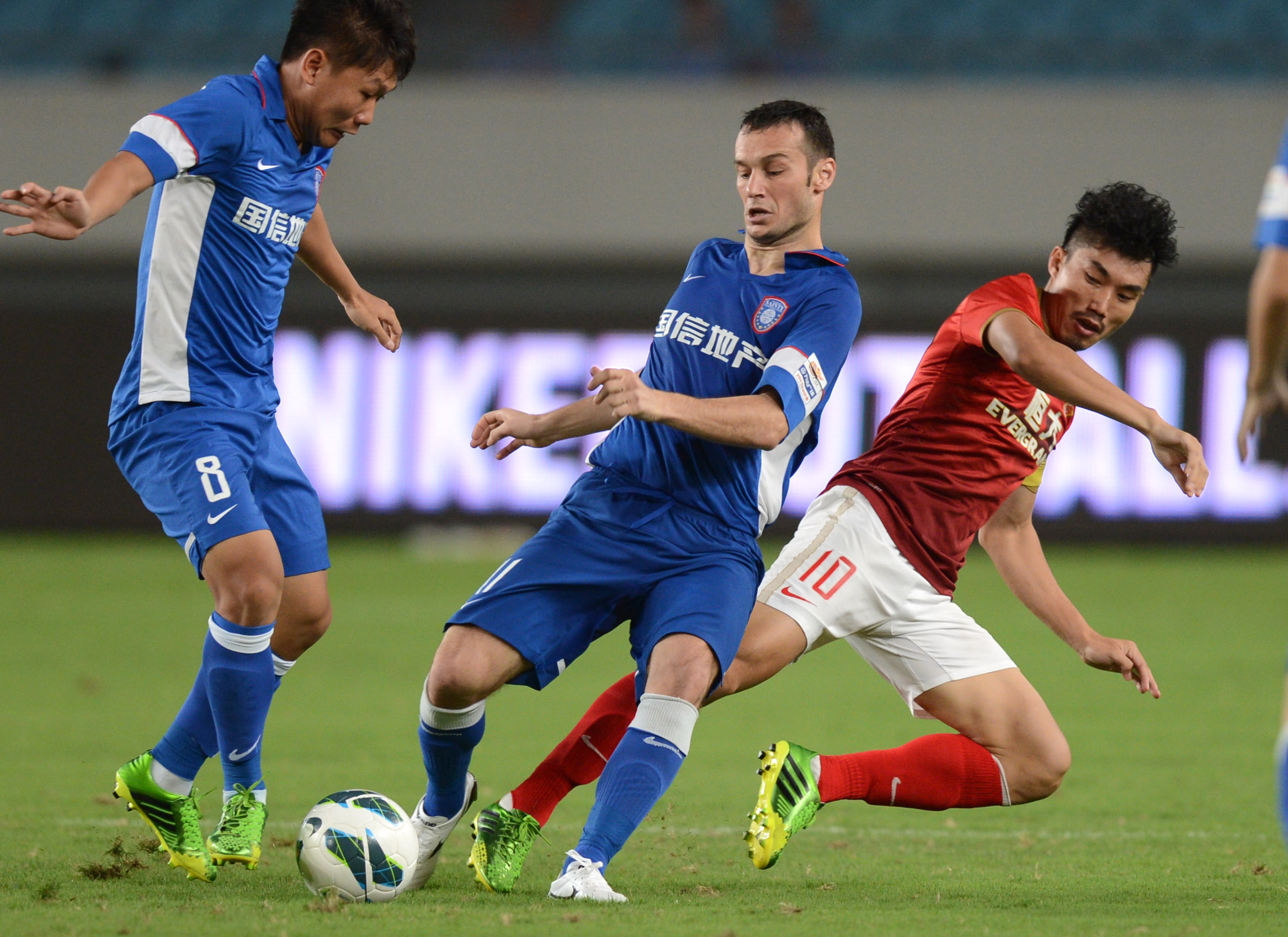 13场9球，阿尔瓦雷斯在马竞已经超过在曼城的欧冠进球数量（欧冠13战9球，阿尔瓦雷斯在马竞的进球数已超越曼城时期）