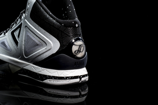 美媒：森林狼对欧文有意，爱德华兹本人支持这一举措（美媒：森林狼欲引进欧文，爱德华兹表示支持）