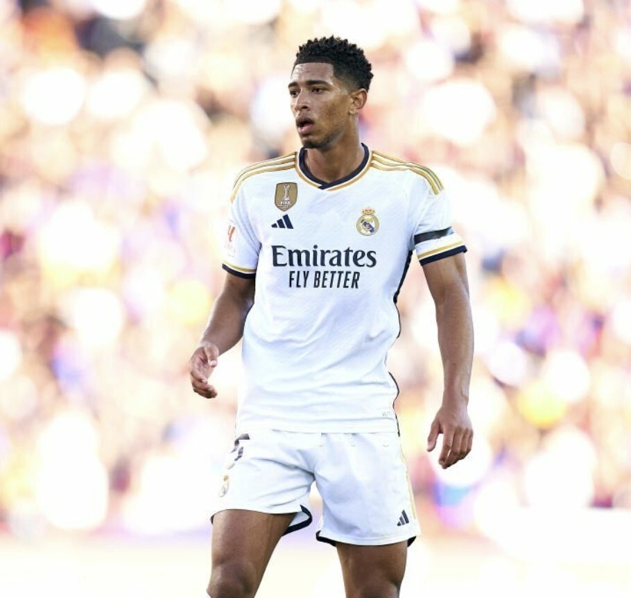 群雄争霸，意甲连续第二年至少4支排名前列的球队相差2分以内（混战升级：意甲连续两年至少四强积分差不超2分）