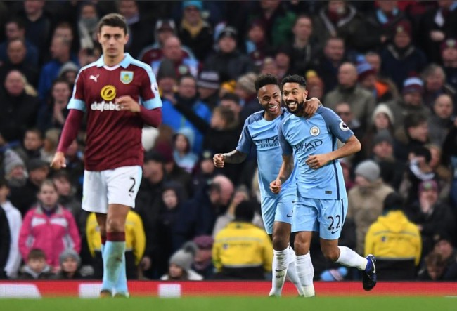 内蒙古额尔古纳初冬银装素裹，金雕翱翔雪原尽显苍穹之王风范（内蒙古额尔古纳初冬白雪皑皑，金雕纵横雪原尽显空中之王风姿）