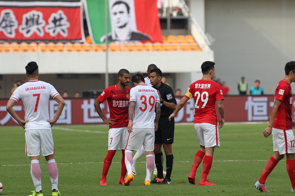 DO：森林对安德森要价大概在8000万至1亿镑间，但冬窗不会卖（DO：森林为安德森标价约8000万-1亿英镑，冬窗不出售）