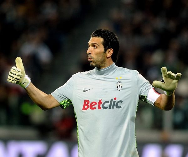 太阳报：狼队球迷团体将在对阵曼联前晚进场15分钟抗议老板（《太阳报》：狼队球迷组织拟在战曼联时晚入场15分钟抗议俱乐部老板）