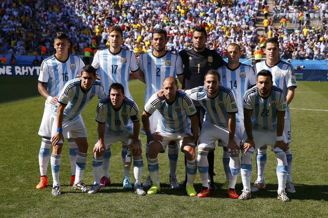 拜仁CEO：卡尔融入得很好，对于帕梅卡诺续约保持乐观（拜仁CEO：卡尔适应良好，对帕梅卡诺续约持乐观态度）